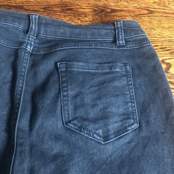 Black Jeans with Zipper Detail - Picture 6 of 8